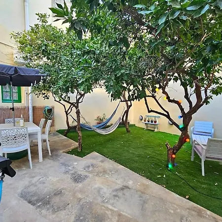 Local Living In Historic House With Private Garden Apartment *