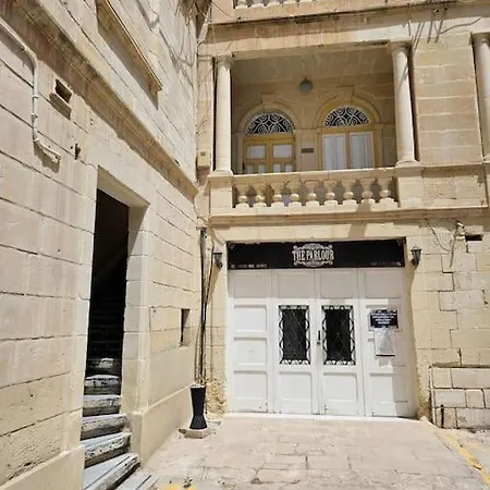 Local Living In Historic House With Private Garden Apartment Msida