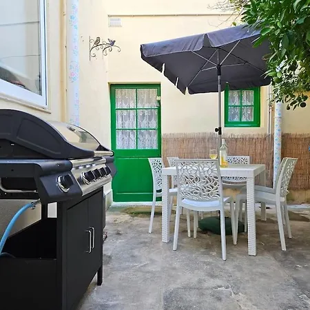 Local Living In Historic House With Private Garden Msida