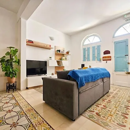Local Living In Historic House With Private Garden