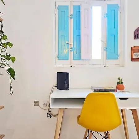Local Living In Historic House With Private Garden Apartament