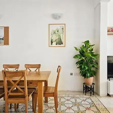 Local Living In Historic House With Private Garden Apartment