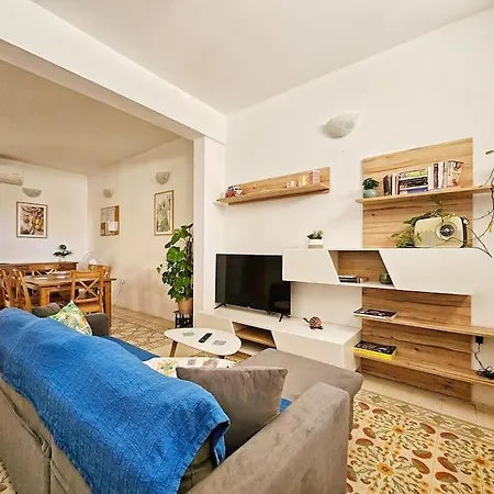 Local Living In Historic House With Private Garden Msida