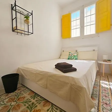 Local Living In Historic House With Private Garden 公寓