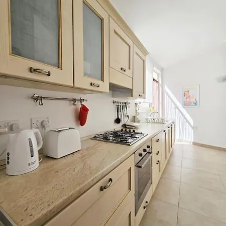 公寓 Local Living In Historic House With Private Garden *