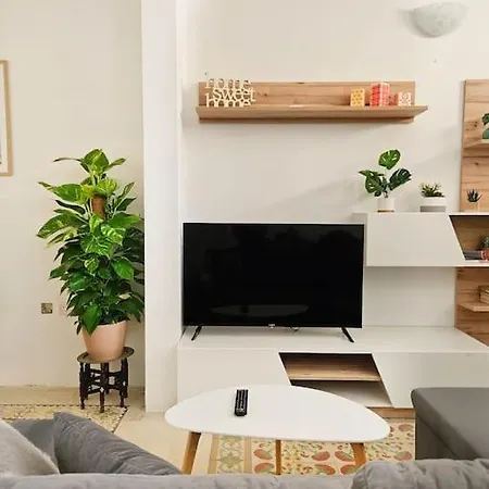 Local Living In Historic House With Private Garden Apartment *